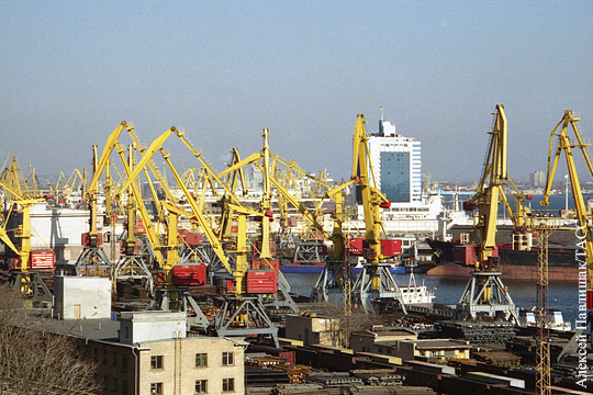 СМИ: Грузооборот Одесского порта упал из-за санкций России