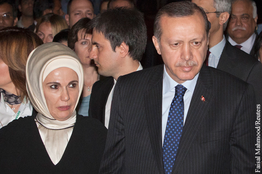 СМИ назвали супругу Эрдогана первой леди гарема