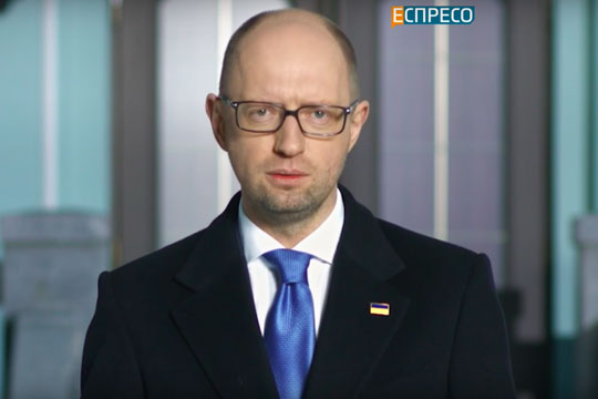 Яценюк попросил законом оградить кабмин Украины от давления