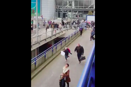 В результате двух взрывов в аэропорту Брюсселя есть погибшие