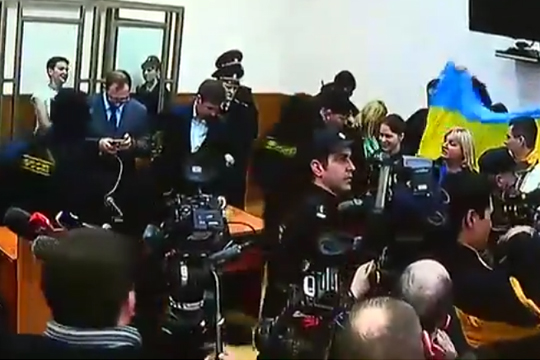 В зале суда после оглашения приговора Савченко завязалась потасовка