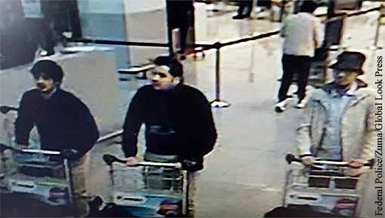 СМИ: По дороге в аэропорт Брюсселя террористы говорили о ненависти к американцам