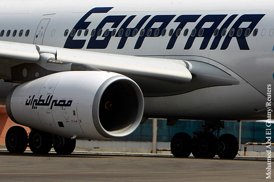 Самолет EgyptAir с 81 пассажиром на борту захвачен неизвестными