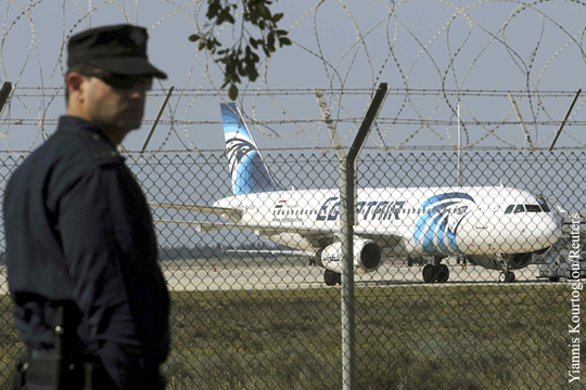 Угонщик египетского самолета попросил политическое убежище на Кипре