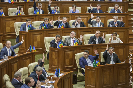 Парламент Молдавии утвердил декларацию о суверенитете и нейтралитете страны