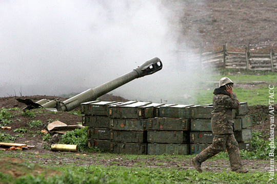 Азербайджан сообщил о боях на линии соприкосновения войск в Карабахе