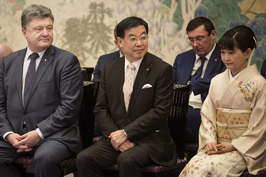 Луценко уснул на встрече Порошенко с японским премьером