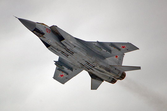 Летчики ЦВО установили рекорд длительности перелета на МиГ-31БМ