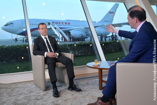 Медведев допустил влияние «турецкого фактора» на ситуацию в Карабахе