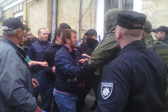 В Одессе произошли столкновения пророссийских и проукраинских активистов