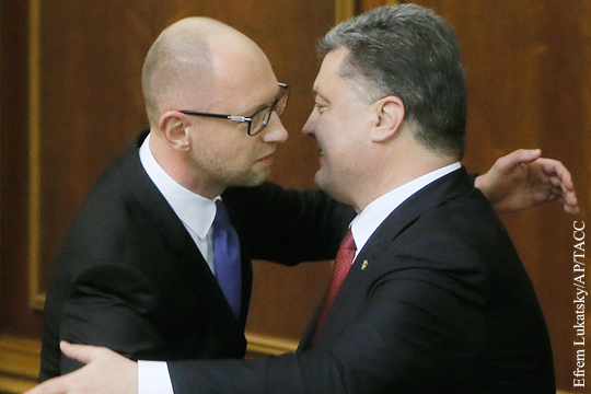 Команда Яценюка сочла отставку попыткой «перебить» скандал с офшором Порошенко