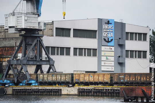 Объемы перевалки грузов через порт Риги резко упали из-за России