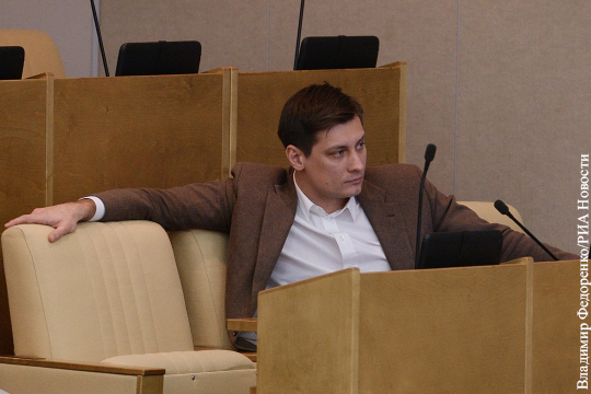 Комиссию Госдумы по этике попросили разобраться с пропускающим заседания Гудковым