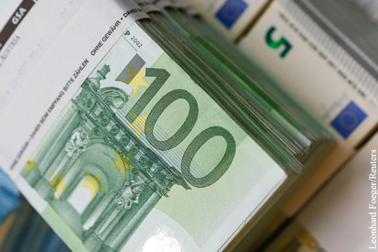 Евро опустился ниже 74 рублей