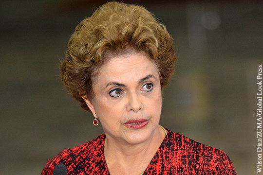 Нижняя палата парламента Бразилии проголосовала за импичмент Роуссефф