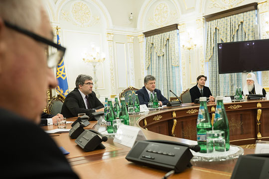 Порошенко выступил за создание на Украине единой православной церкви