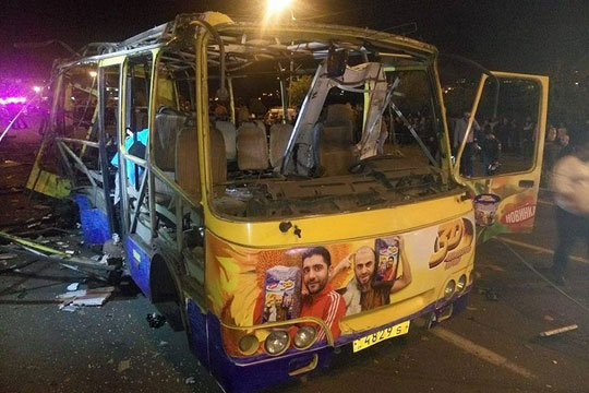 При взрыве в автобусе в Ереване погибли три человека