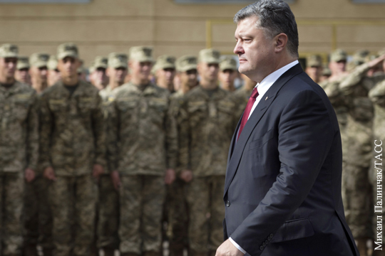 Порошенко уволил главу внешней разведки Украины
