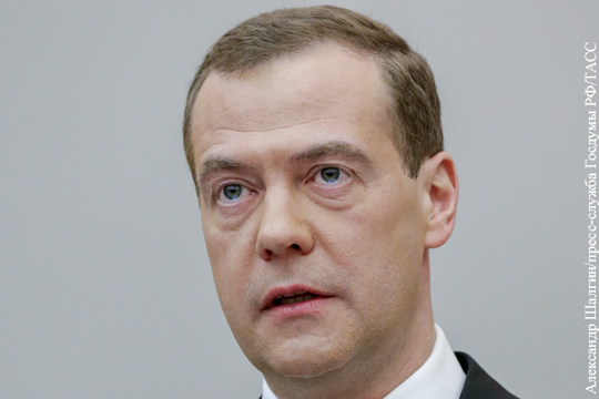 Медведев поручил направить собранные «Платоном» 10 млрд рублей на ремонт дорог