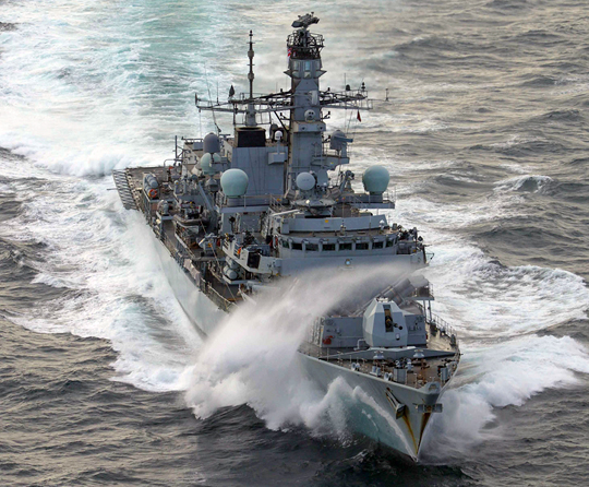 Британский корабль открыл предупредительный огонь по испанскому катеру у Гибралтара