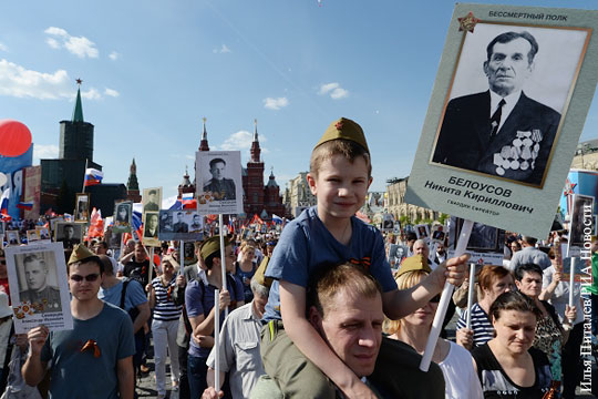 Участие в акции «Бессмертный полк» в Москве приняли 700 тысяч человек
