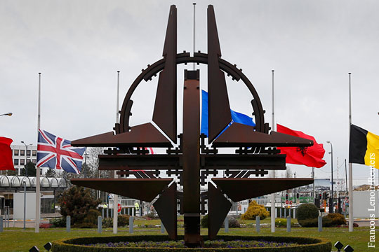 Экс-генсеки НАТО: Выход Британии из ЕС выгоден врагам Запада