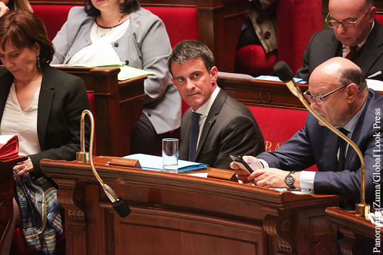 В парламенте Франции вынесен на голосование вопрос о вотуме недоверия кабмину