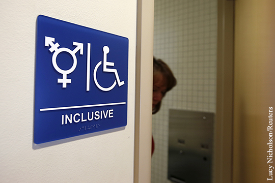 Власти США разрешили школьникам-транссексуалам пользоваться «нужными» туалетами