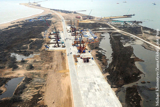 Началось возведение Крымского моста на морских участках