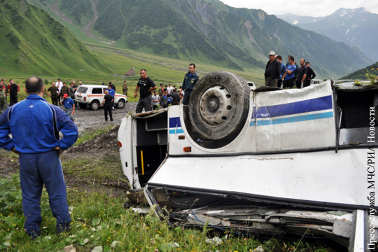 При падении автобуса в пропасть в Южной Осетии погибли шесть российских офицеров