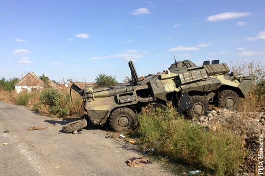 Украинский БТР подорвался на мине в Донбассе