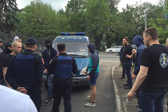 Радикалы заблокировали одесский суд, отменивший арест россиянина по делу 2 мая
