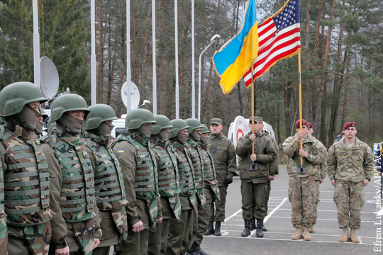 Построенный по стандартам НАТО военный лагерь на Украине размыло дождем