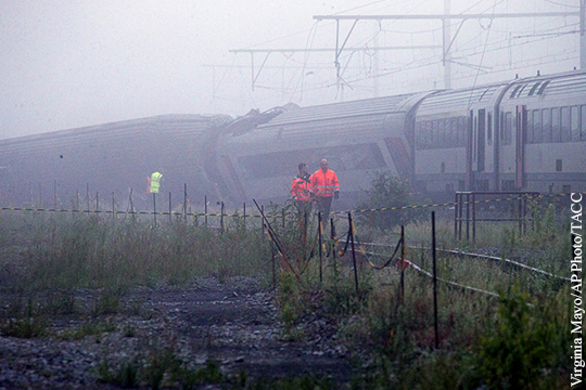 Пассажирский поезд столкнулся с товарным в Бельгии, есть жертвы