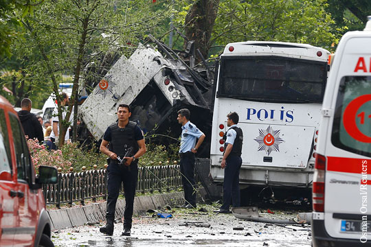 Жертвами взрыва в Стамбуле стали два человека