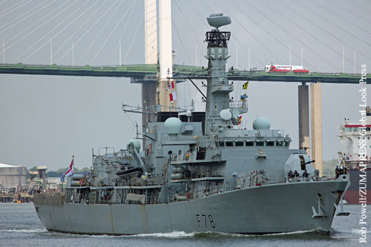 СМИ: Британский корабль сопровождает российскую подлодку в Северном море
