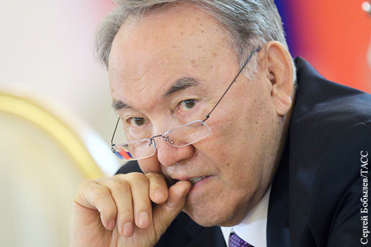 Назарбаев увидел в Казахстане признаки цветных революций