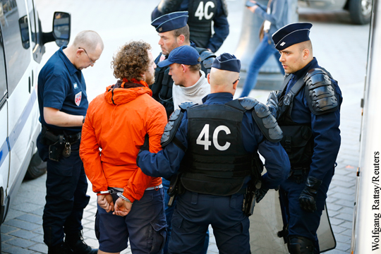 Полиция Лилля задержала шестерых российских болельщиков
