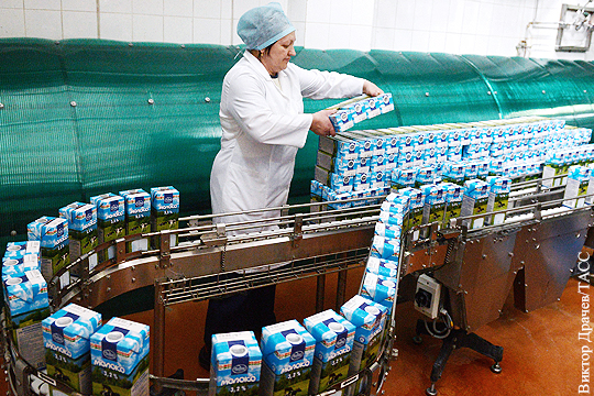 Молочная отрасль отбивается от обвинений в использовании гипса
