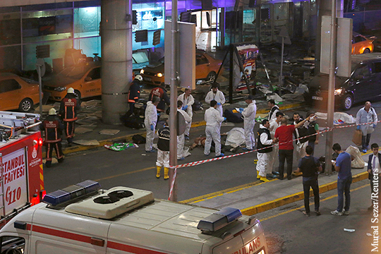 Анкара: Теракт в аэропорту Стамбула совершили выходцы из России, Узбекистана и Киргизии