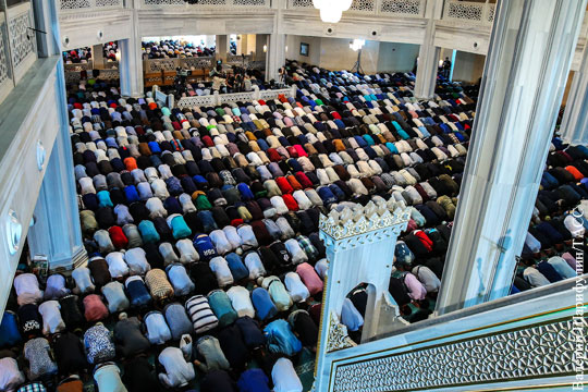 Уразу-байрам в Московской соборной мечети отметили около 60 тыс. мусульман