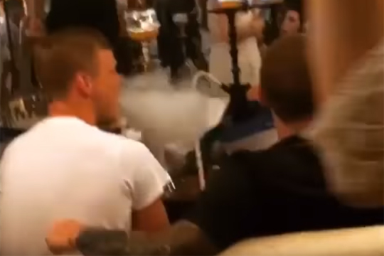 Кокорина засняли в Монте-Карло курящим кальян под гимн России (видео)