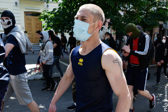 Националисты в Киеве блокировали здание Россотрудничества