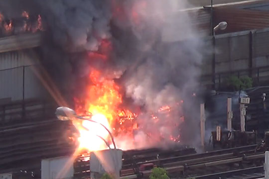 Пожар на станции «Выхино» охватил более 100 кв. метров