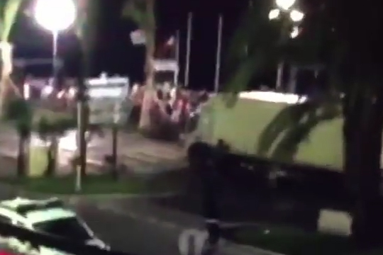 Толпу в Ницце протаранил на грузовике выходец из Туниса