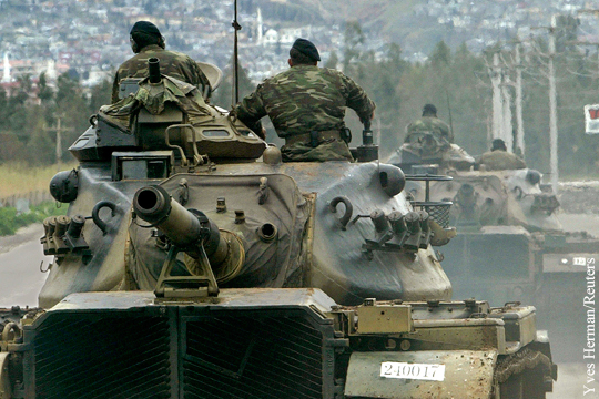 ВВС Турции нанесли удары по танкам у дворца президента
