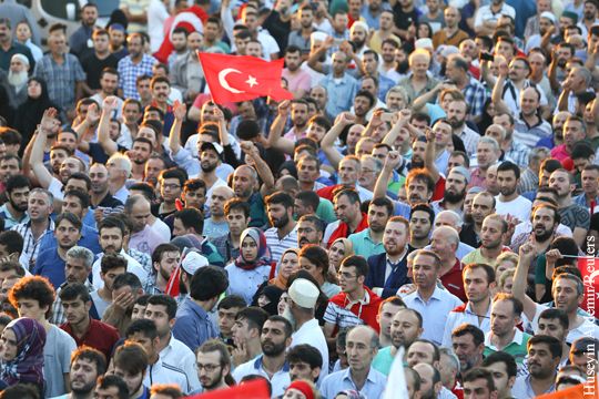 Эрдоган призвал сторонников не расходиться с улиц