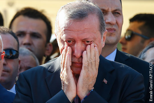 Эрдоган расплакался на похоронах убитого соратника