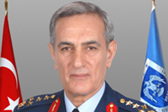 Турецкие власти назвали главкома ВВС главарем путчистов