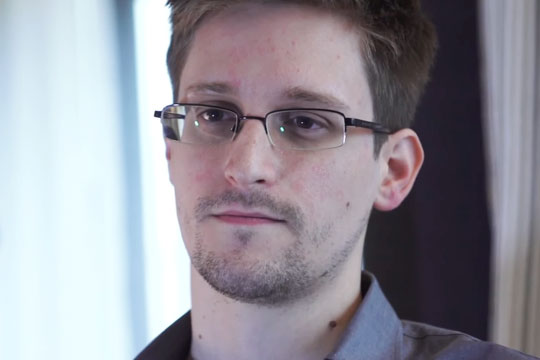 СМИ: Сноуден создает блокирующий слежку чехол для смартфонов